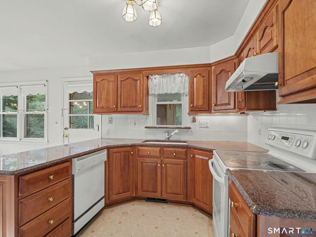 7 Clearview Drive, Woodbridge, CT 06525