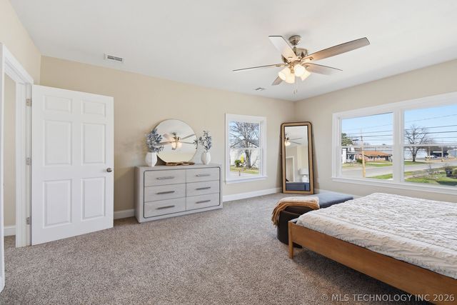 400 S Chickasaw Avenue, Bartlesville, OK 74003