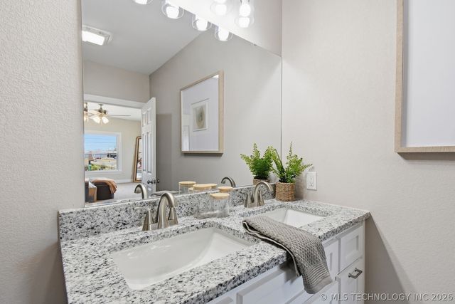 400 S Chickasaw Avenue, Bartlesville, OK 74003