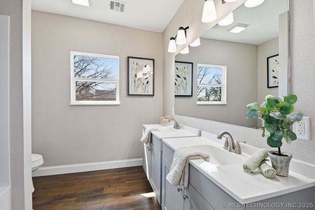 400 S Chickasaw Avenue, Bartlesville, OK 74003