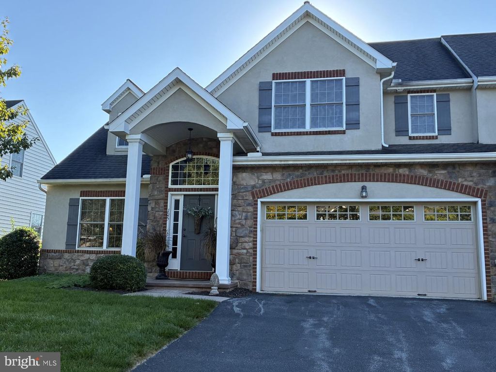 105 BANEBERRY LN #55, Lititz, PA 17543