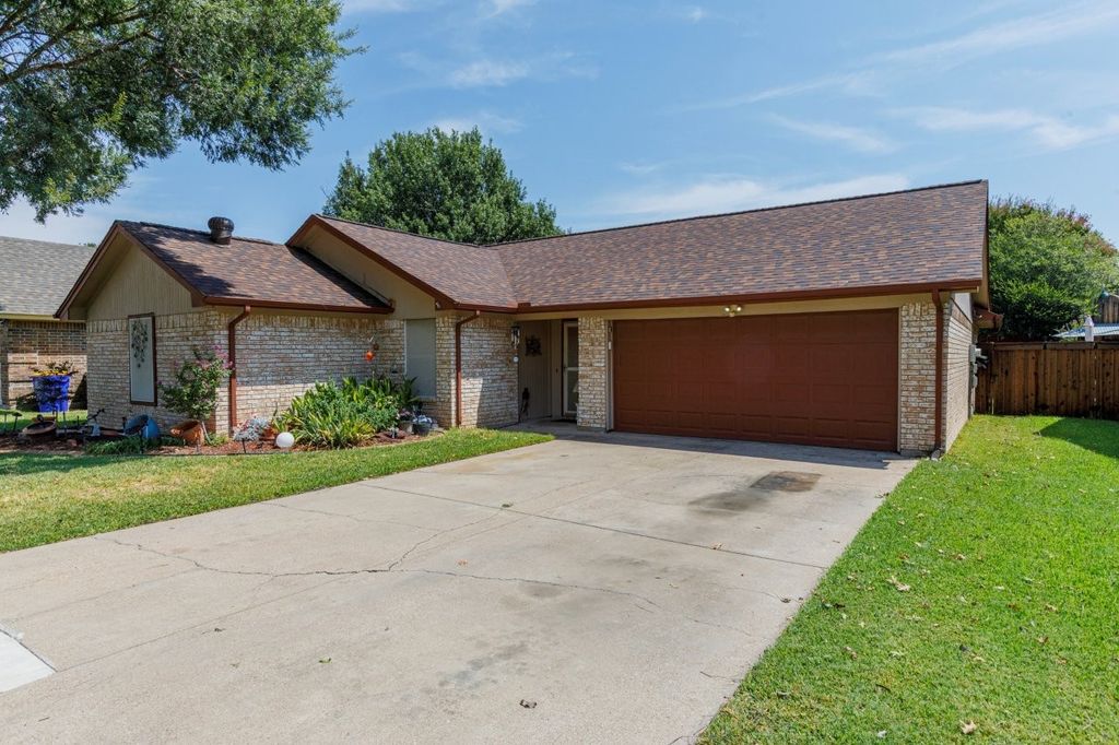 6912 Lyndale Drive, Watauga, TX 76148 — photo 2