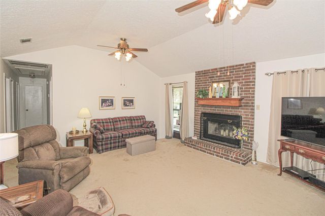 175 Checkmate, Livingston, TX 77351