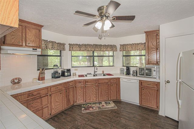 175 Checkmate, Livingston, TX 77351