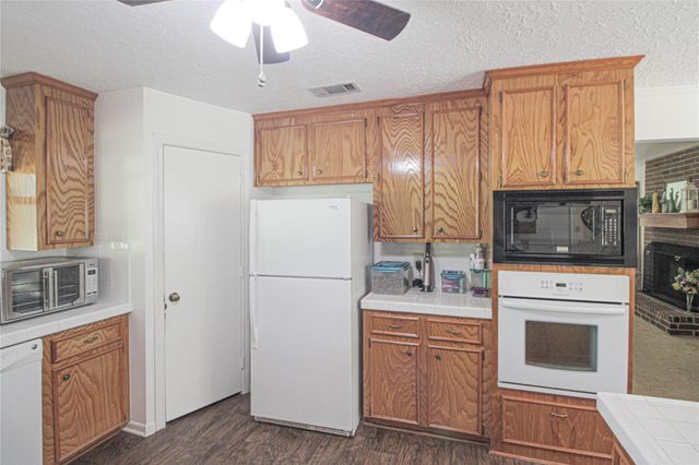 175 Checkmate, Livingston, TX 77351