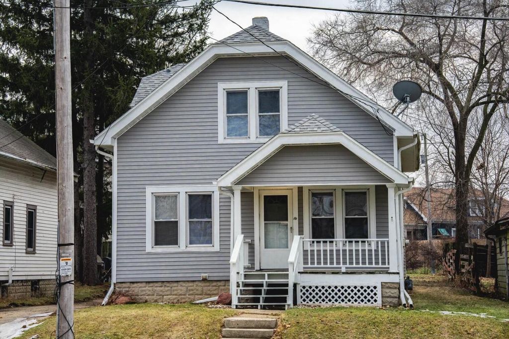 454 Kilbourn AVENUE, West Bend, WI 53095