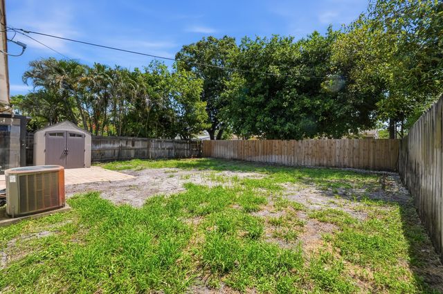 5224 NE 2nd Terrace, Oakland Park, FL 33334