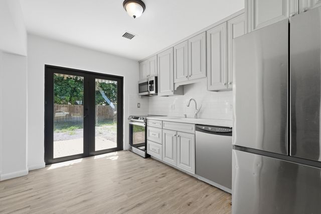 5224 NE 2nd Terrace, Oakland Park, FL 33334