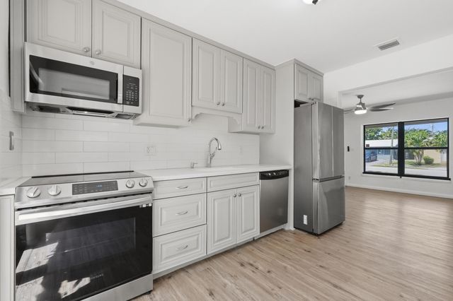 5224 NE 2nd Terrace, Oakland Park, FL 33334