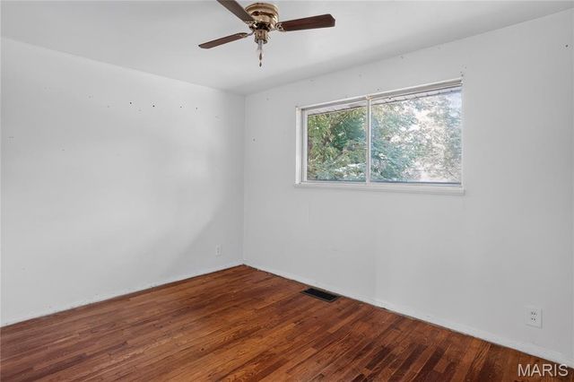 10223 Reba Drive, St Louis, MO 63136