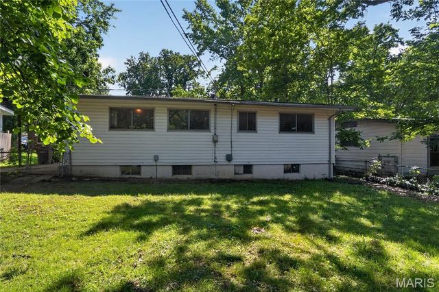 10223 Reba Drive, St Louis, MO 63136