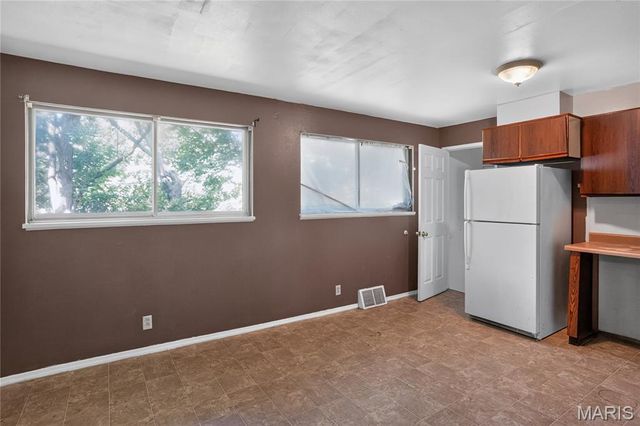 10223 Reba Drive, St Louis, MO 63136