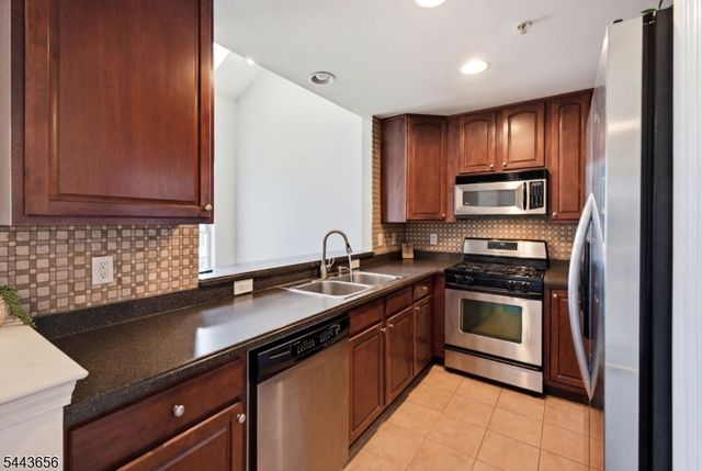 408 Donato Cir 408, Scotch Plains Twp., NJ 07076