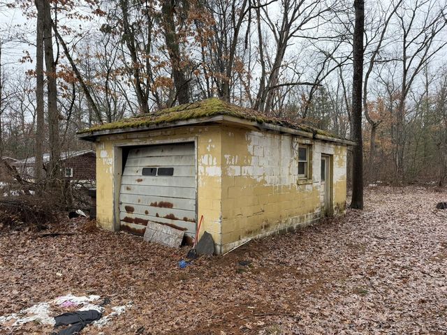 690 E Essex Drive, Idlewild, MI 49642