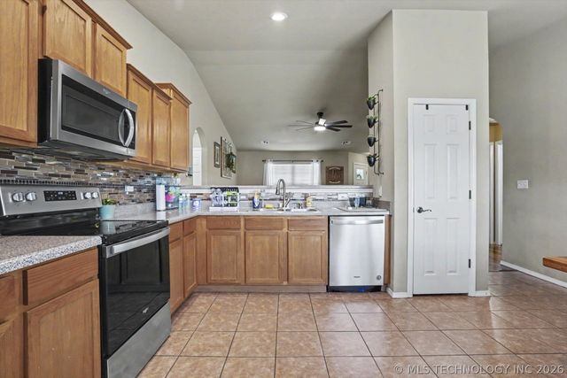 25568 E 91st Place S, Broken Arrow, OK 74014