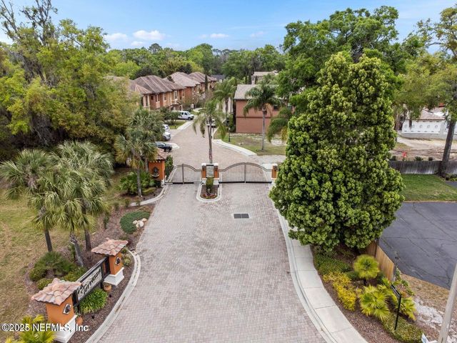 8863 AMALFI Court, Jacksonville, FL 32217