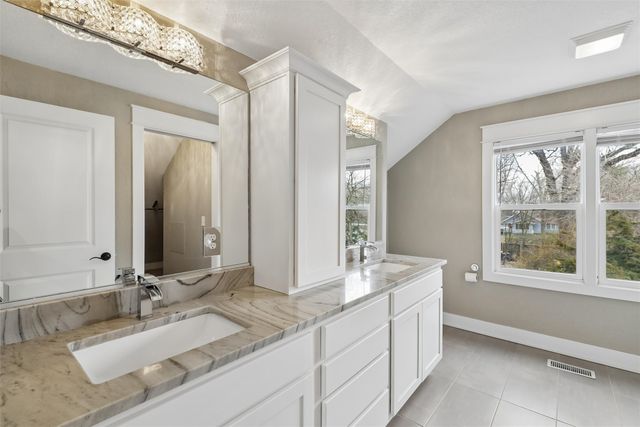 1407 41st Place, Des Moines, IA 50311