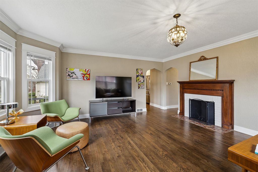 1407 41st Place, Des Moines, IA 50311