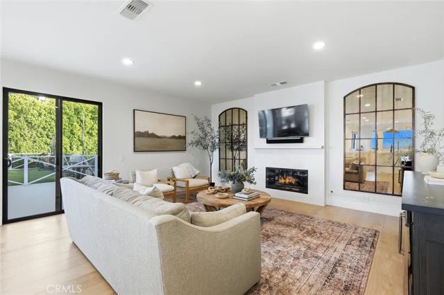24011 Alder Place, Calabasas, CA 91302