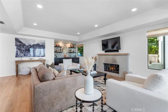 24011 Alder Place, Calabasas, CA 91302