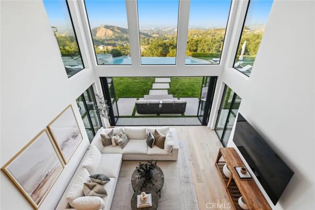 24011 Alder Place, Calabasas, CA 91302