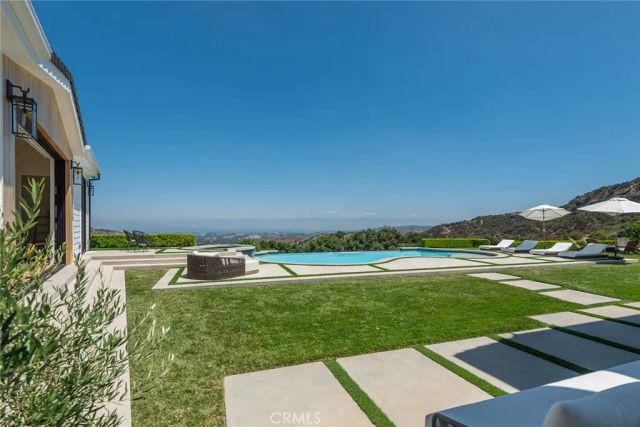 24011 Alder Place, Calabasas, CA 91302