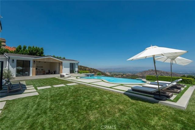24011 Alder Place, Calabasas, CA 91302