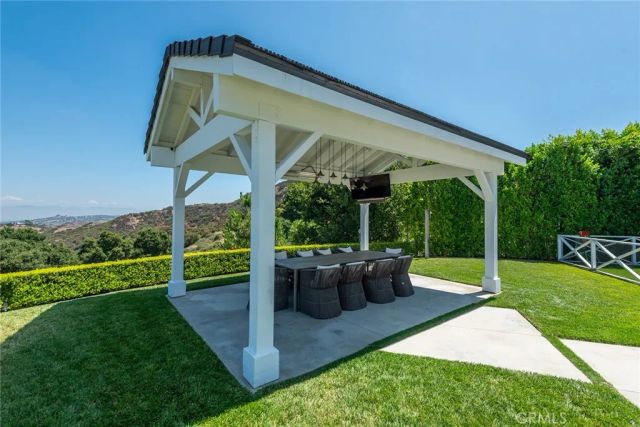 24011 Alder Place, Calabasas, CA 91302