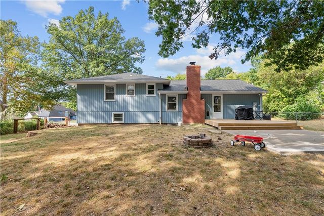 105 Tuscarora Lane, Lake Winnebago, MO 64034