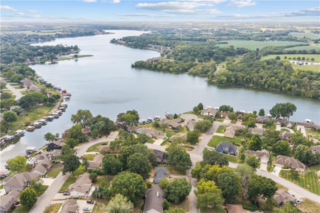 105 Tuscarora Lane, Lake Winnebago, MO 64034