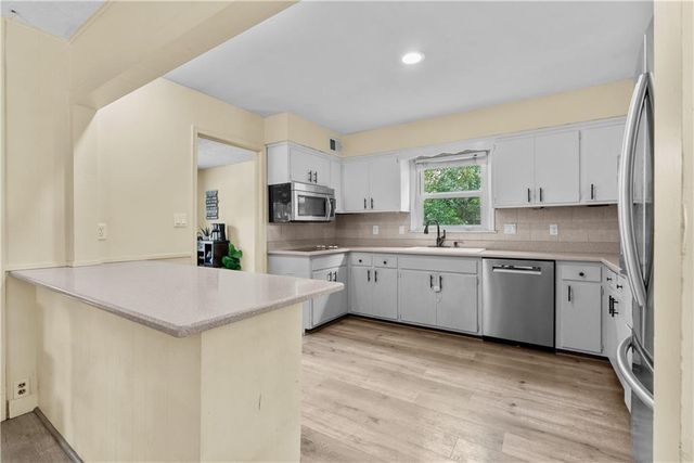 105 Tuscarora Lane, Lake Winnebago, MO 64034