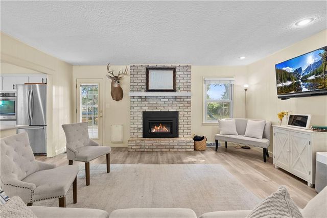 105 Tuscarora Lane, Lake Winnebago, MO 64034