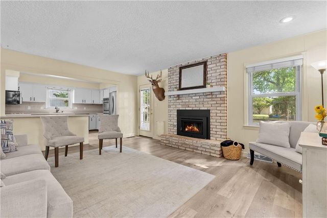 105 Tuscarora Lane, Lake Winnebago, MO 64034