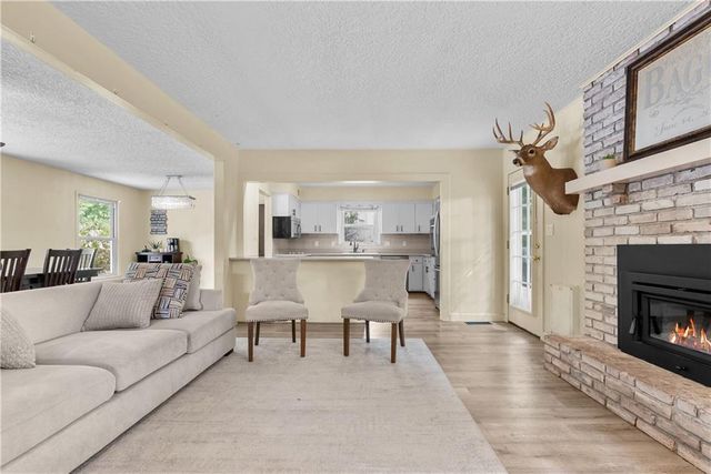 105 Tuscarora Lane, Lake Winnebago, MO 64034