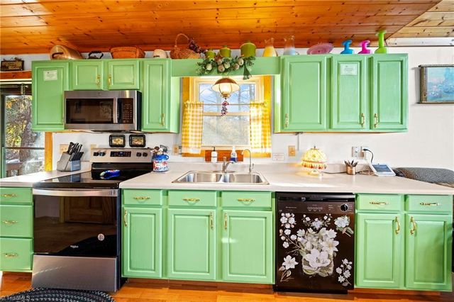 1902 Brown Road, Sparta, NC 28675