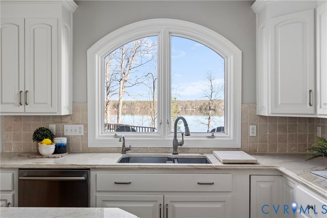 5304 Beechwood Point Ct, Midlothian, VA 23112