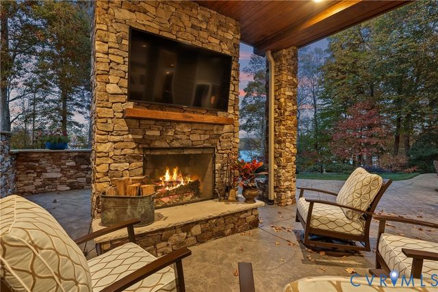 5304 Beechwood Point Ct, Midlothian, VA 23112