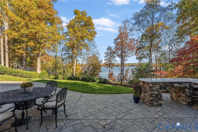 5304 Beechwood Point Ct, Midlothian, VA 23112