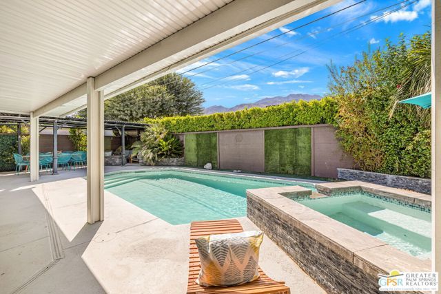 547 N Sunrise Way, Palm Springs, CA 92262