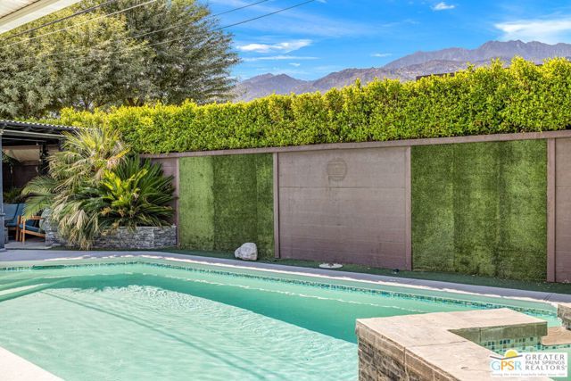 547 N Sunrise Way, Palm Springs, CA 92262