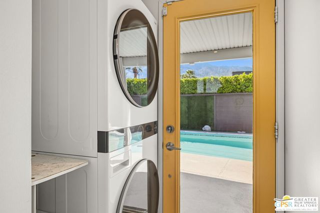 547 N Sunrise Way, Palm Springs, CA 92262