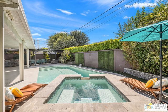 547 N Sunrise Way, Palm Springs, CA 92262