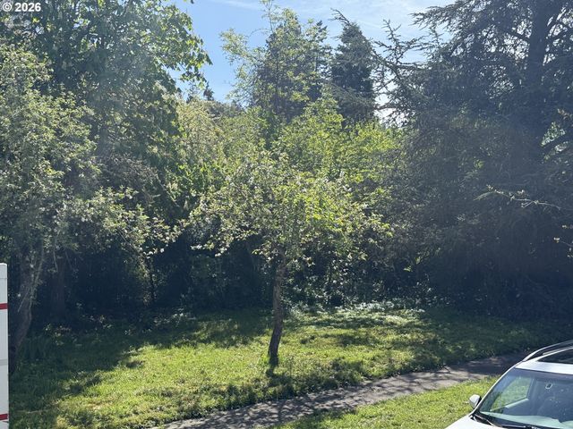 1410 E 20TH Ave, Eugene, OR 97403