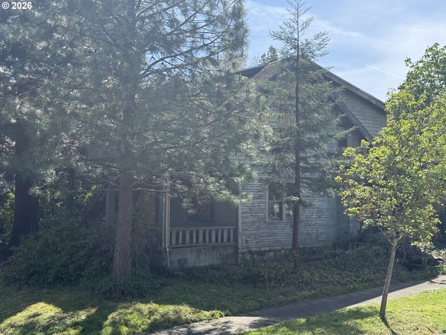 1410 E 20TH Ave, Eugene, OR 97403