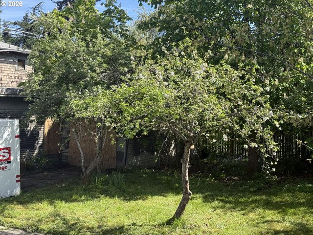 1410 E 20TH Ave, Eugene, OR 97403