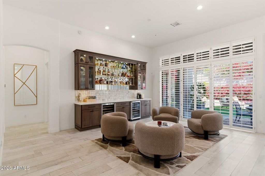 Image 10 of property listing at 13778 E CHARTER OAK Drive, Scottsdale, AZ 85259