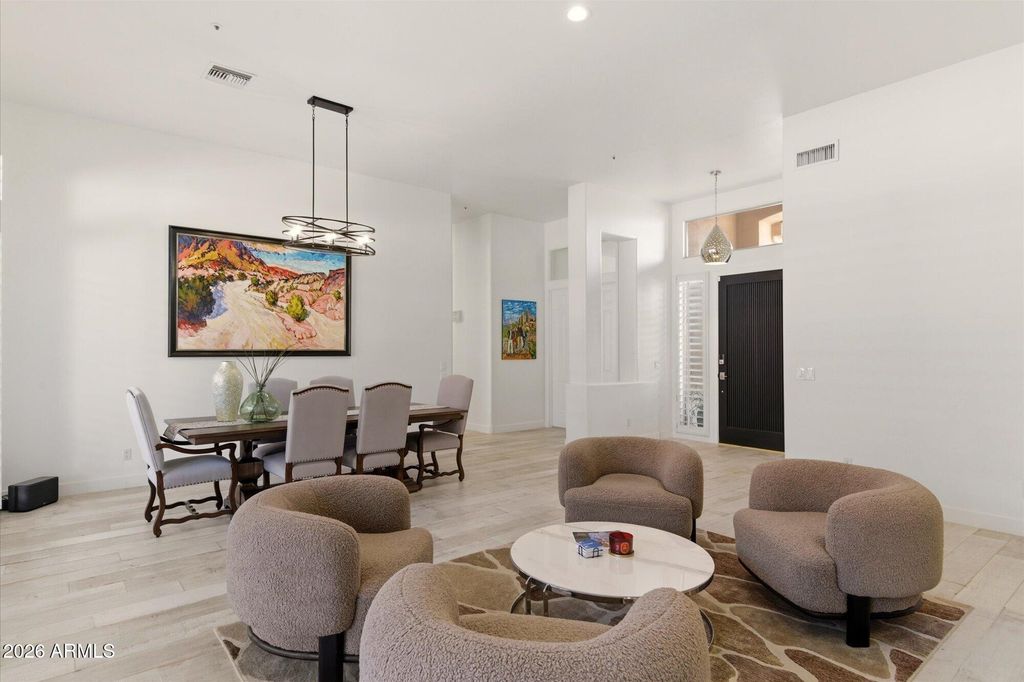 Image 11 of property listing at 13778 E CHARTER OAK Drive, Scottsdale, AZ 85259