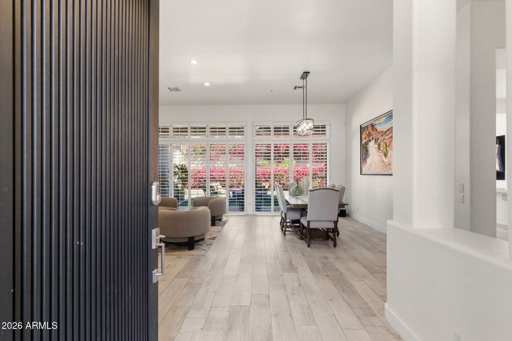 Image 8 of property listing at 13778 E CHARTER OAK Drive, Scottsdale, AZ 85259