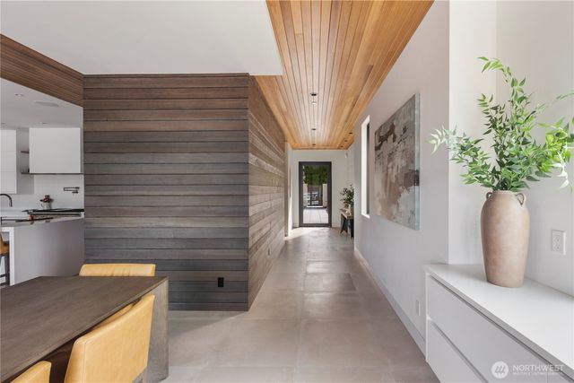 9810 SE Shoreland Drive, Bellevue, WA 98004