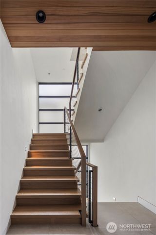 9810 SE Shoreland Drive, Bellevue, WA 98004
